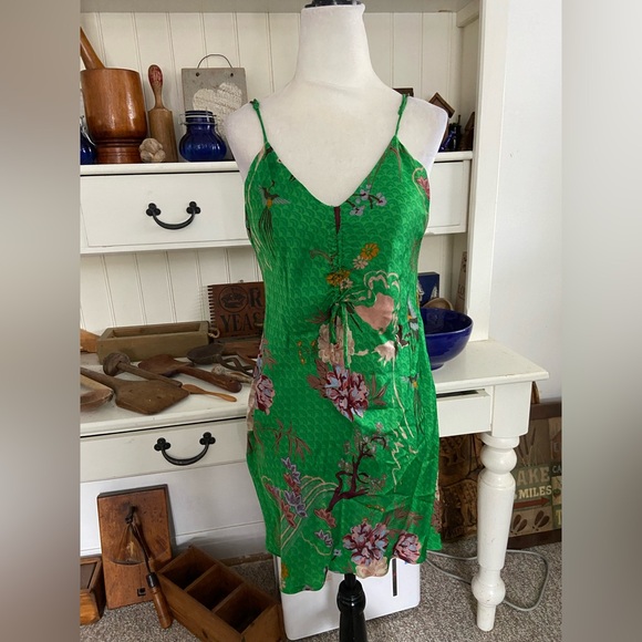 Zara - Picture 1 of 3